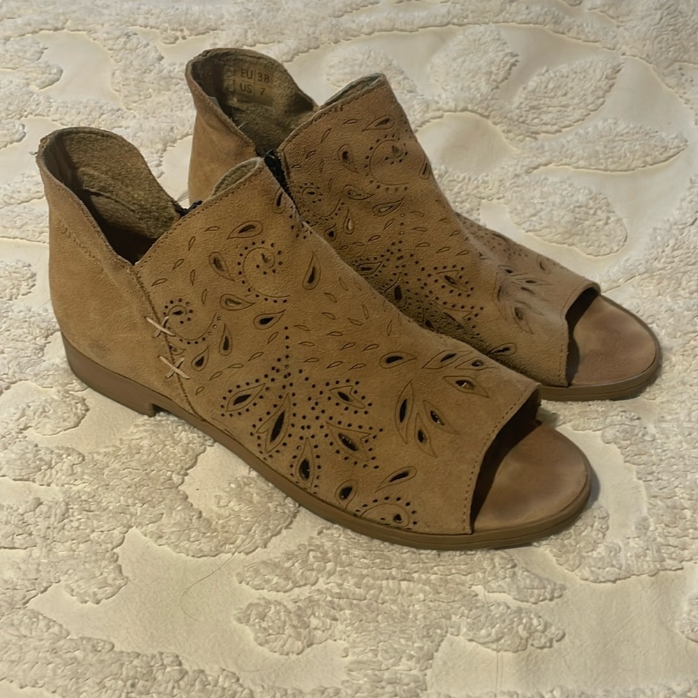 Fall Sandal